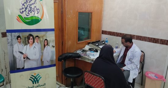 التحالف الوطني: توزيع لحوم وكشف طبى على الأسر الأولى بالرعاية مجانا بالوادي الجديد.. صور