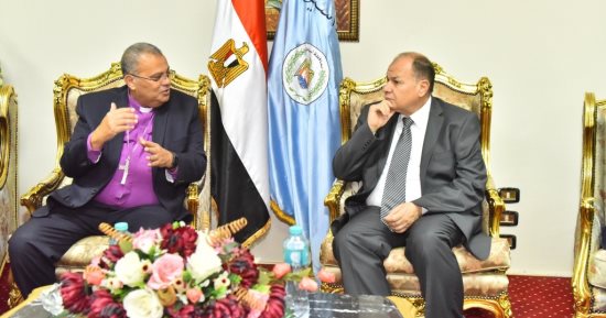 محافظ أسيوط يهنئ القس أندريه زكى لتجديد الثقة وفوزه رئيسا للطائفة الإنجيلية