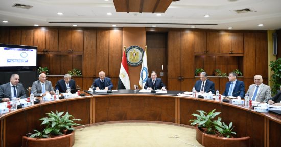 وزير البترول يعقد اجتماعا مع وزير النقل لمناقشة ودعم العمل المشترك 