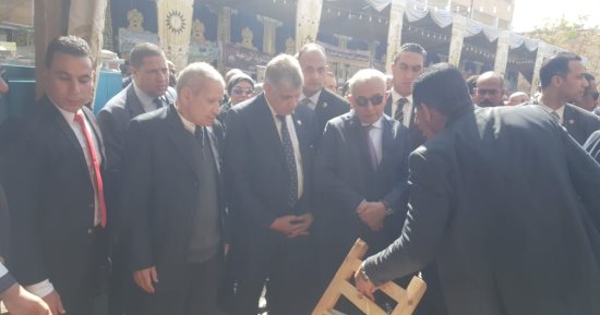 وزيرا التنمية المحلية والتعليم يفتتحان معرض منتجات المدارس بالبحيرة.. صور