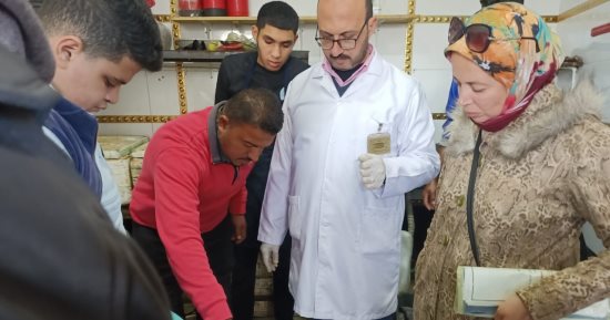محافظ الدقهلية يحيل 253 محضرا بمخالفات تموينية للنيابة.. صور