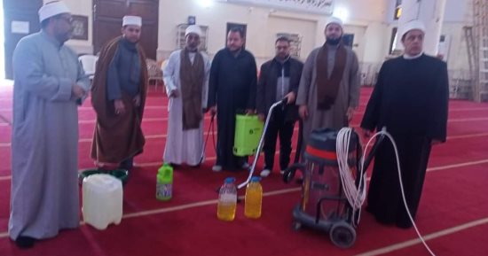 استمرار الحملة الكبرى لنظافة المساجد وتعقيمها بالإسماعيلية.. صور