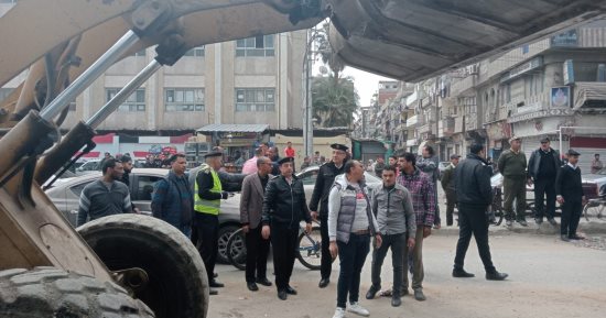 مرافق الدقهلية تشن حملة مكبرة لرفع الإشغالات من شوارع المنصورة.. صور
