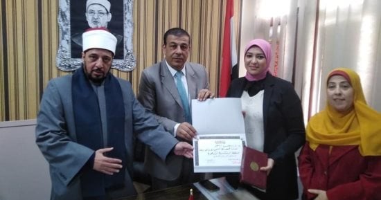 رئيس المنطقة الأزهرية بالإسكندرية يكرم منظمى مسابقة الأزهرى الصغير والهجاء 
