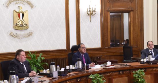 رئيس الوزراء يتابع موقف تطبيق منظومة الشحن المُسبق 