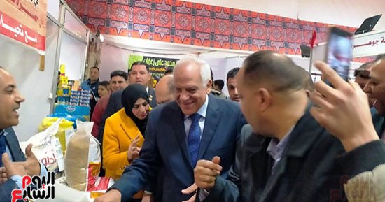 محافظ الجيزة يفتتح معرض "أهلا رمضان" فى شارع شكرى القواتلى بالعياط