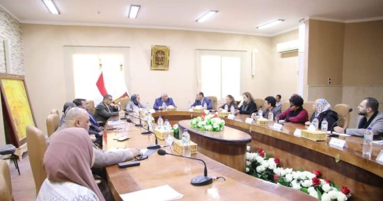 محافظ الوادى الجديد يستقبل وفد الجمعية المصرية لتنظيم الأسرة.. اعرف التفاصيل