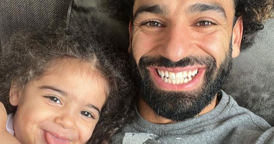 محمد صلاح يستعد لمواجهة ريال مدريد فى دورى الأبطال بسيلفي مع "كيان"