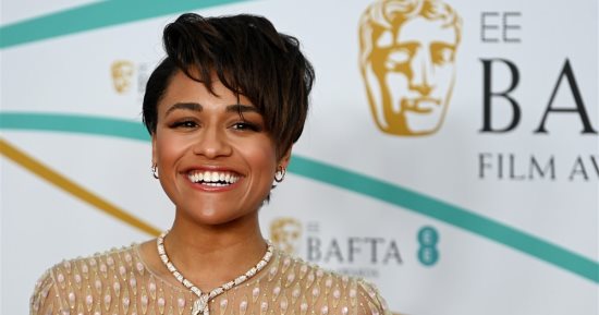 داريل ماكورماك وجستن هورويتز وجيمي لي كرتيس في حفل الـ BAFTA