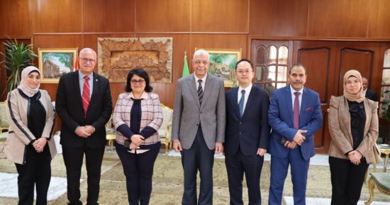 رئيس جامعة المنوفية يستقبل بروفيسور بكلية طب أوكاياما اليابانية.. التفاصيل