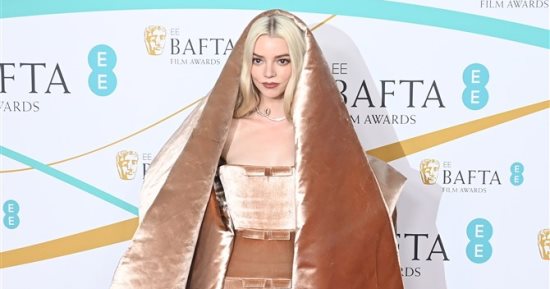 أنيا تايلور بإطلالة غريبة فى حفل توزيع جوائز الـ BAFTA