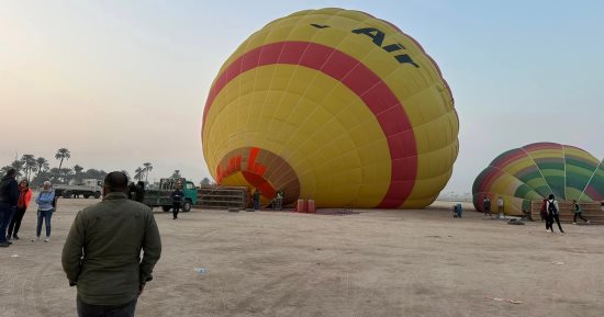 إلغاء تحليق رحلات البالون الطائر بالأقصر بسبب التقلبات الجوية وسرعة الرياح