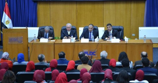 آداب الإسكندرية تعقد ندوتها التثقيفية عن الخطاب الوطنى فى ظل المتغيرات الدولية