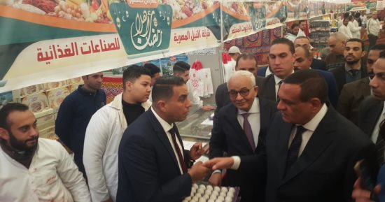 وزيرا التنمية المحلية والتعليم يتفقدان معرض "أهلا رمضان" بالبحيرة.. صور