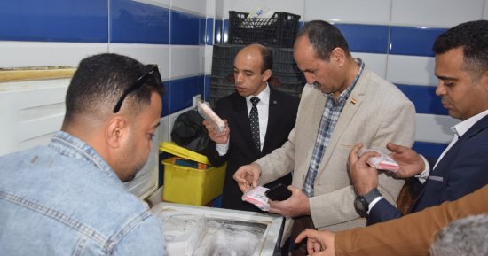 ضبط سلع غذائية مجهولة المصدر فى حملة لحماية المستهلك ببنى سويف