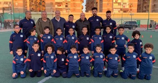 حسام حسن يتابع تدريبات مدرسة الكرة بالمصرى بصحبة نجوم الفريق الأول