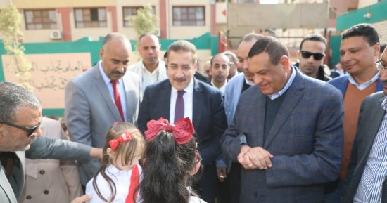 وزير التنمية المحلية يتفقد مشروعات "حياة كريمة" بكفر عشما في المنوفية 