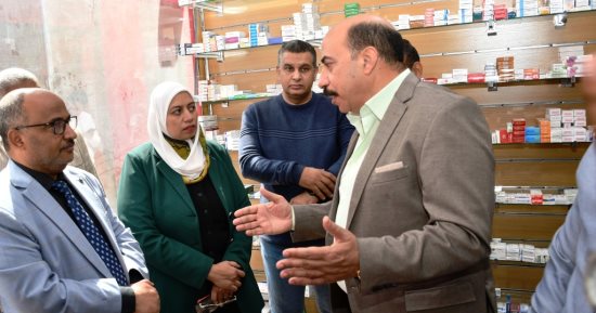 محافظ أسوان يتفقد "صيدلية الناس لبعضهم" لمساعدة المرضى المحتاجين.. صور