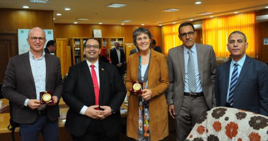 رئيس القابضة للمياه ومديرة الوكالة الأمريكية يتفقدان مركز خدمة عملاء طما 