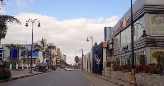 طقس بورسعيد الآن.. أجواء متقلبة وسماء ملبدة بالغيوم وانخفاض الحرارة.. صور
