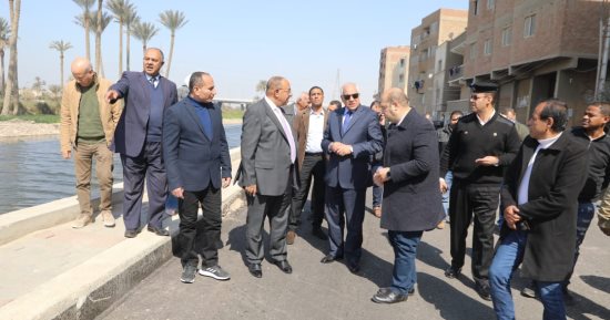 محافظ الجيزة يتابع ميدانيا أعمال تطوير طرق البدرشين و51 شارعا فى العياط