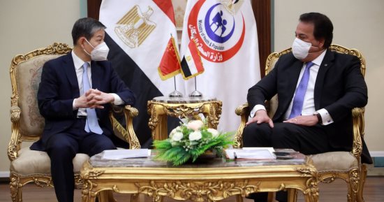 وزير الصحة يبحث مع سفير الصين زيادة خطوط إنتاج اللقاحات والأمصال