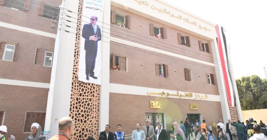 محافظ قنا يطلق إشارة البدء التجريبى لعدد من مشروعات حياة كريمة بفرشوط.. صور