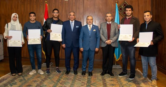 مجلس جامعة طنطا يكرم فريق طلاب الهندسة لحصدهم أول مركز بمجال التخطيط الذكى