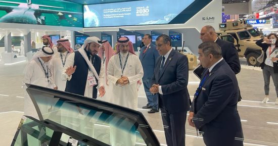 وزير الإنتاج الحربى يتفقد جناح الوزارة بمعرض "IDEX 2023" فى الإمارات