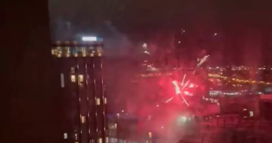 هجوم  جماهير ليفربول بالألعاب النارية فجراً على فندق إقامة ريال مدريد..فيديو