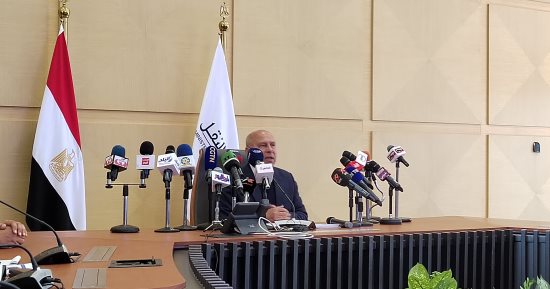 وزير النقل: كثافة ركاب القطار الكهربائى الخفيف تزداد يوميا