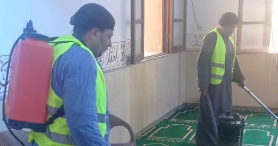 الأوقاف تواصل حملة نظافة المساجد وتعقيمها بمسجد جنة الفردوس بالشروق