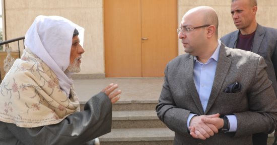 محافظ بنى سويف يتفقد مبنى دار الضيافة ويلتقى بعض المواطنين ويستمع لمطالبهم