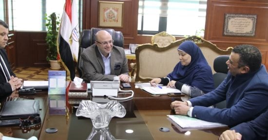 محافظ بني سويف يوجه بسرعة حل مشكلة تسريب مياه بالحي الغربي