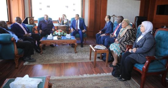 محافظ سوهاج يستقبل رئيس برلمان زيمبابوى والوفد المرافق