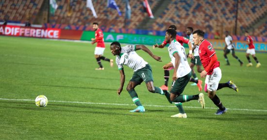 مدرب نيجيريا: منتخب مصر مميز لكن لديه مشكلة فى إنهاء الهجمات