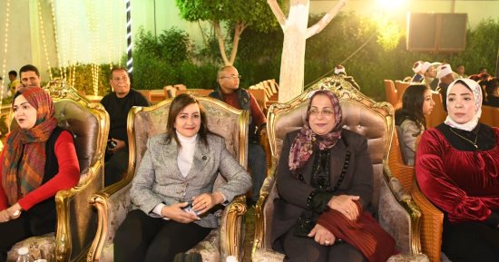 محافظ قنا يشارك فتاه كريمة النسب حفل زفافها