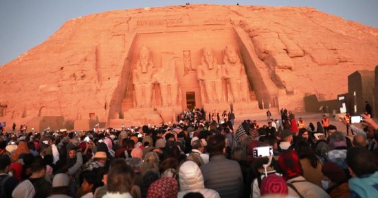تعامد الشمس على وجه الملك رمسيس الثانى.. وبدء الكشف الطبى على المسافرين للحج