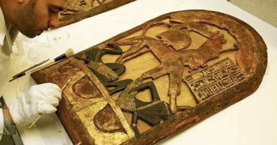 كم قطعة يراها الجمهور لأول مرة للملك الذهبى توت عنخ آمون بالمتحف الكبير