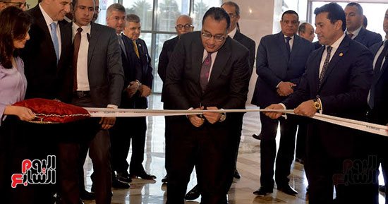 رئيس الوزراء يفتتح  أحد المعارض الرياضية بمركز مؤتمرات المنارة