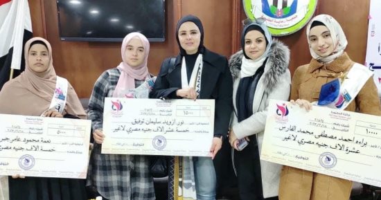 أستاذة جامعية بسيناء تواصل للعام السادس مبادرتها لتشجيع الفتيات على التميز