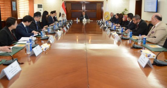 وزير التنمية المحلية يبحث مع وفد كوريا الجنوبية مجالات التعاون المشترك