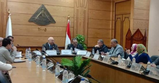 رئيس جامعة بنها يتابع الاستعدادات لمسابقة الأفضل فى الأنشطة الطلابية