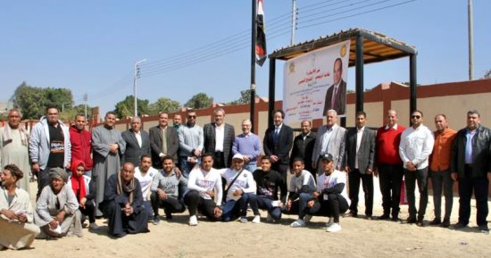 رئيس جامعة طنطا خلال تفقده العمل بقافلتها فى الأقصر