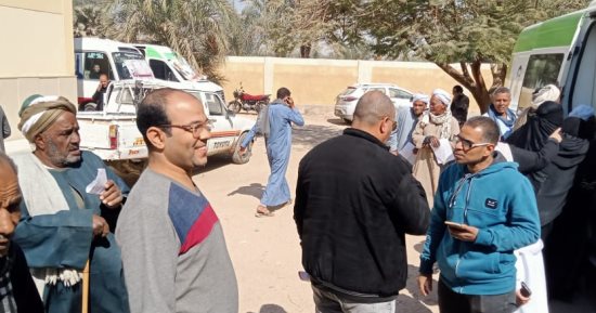 حياة كريمة.. علاج ألف و327 مواطنًا بقرية أبو مناع شرق في قنا