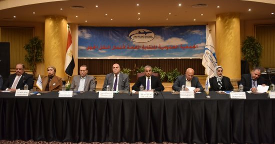وزير القوى العاملة للعمال: أخلصوا فى عملكم وحافظوا على استقرار شركاتكم