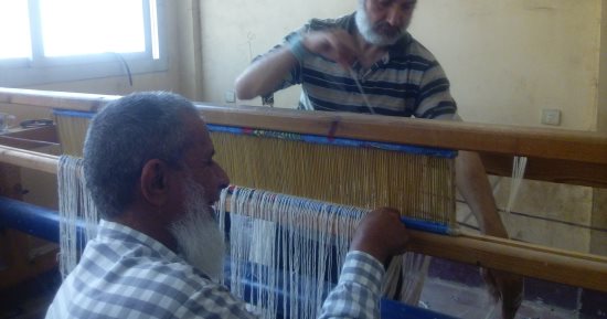 "فوه" مدينة عالمية تميزت بصناعة السجاد والكليم.. مهنة توارثتها عائلات عبر مئات السنوات.. تجهيز إسكان كل المصريين فى المحافظات بسجادها دعما للصناعة وتسويق المنتجات إلكترونيا.. فيديو وصور