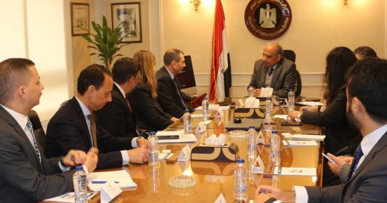 وزير قطاع الأعمال العام يستقبل وفد البنك الأوروبي لإعادة الإعمار والتنمية