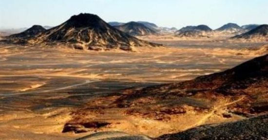 بازلت وكوارتز وحجر رملى وأكاسيد الحديد.. الصحراء السوداء كنز الوادى الجديد