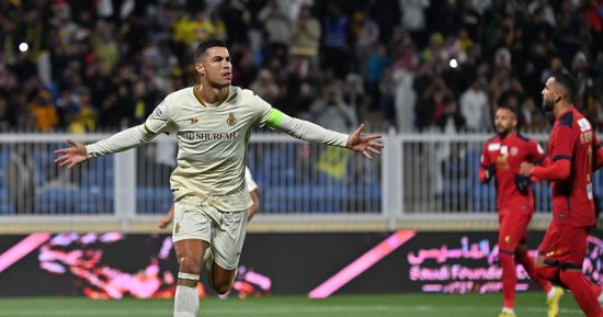 رونالدو يسجل الهاتريك الثانى بالدوري السعودى فى شوط النصر أمام ضمك.. فيديو